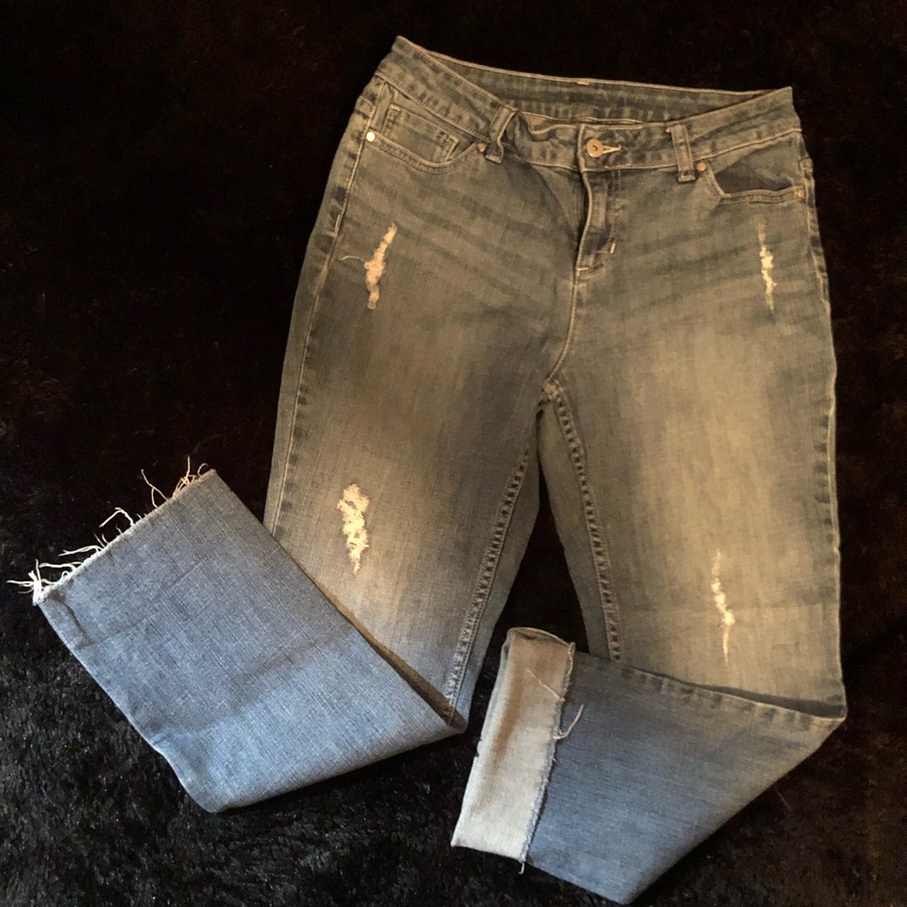 LAST CHANCE Vera Wang denim capris